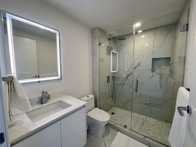 Building Photo - 445 Grand Bay Dr