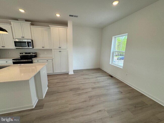 Building Photo - 36122 Wilderness Shores Way