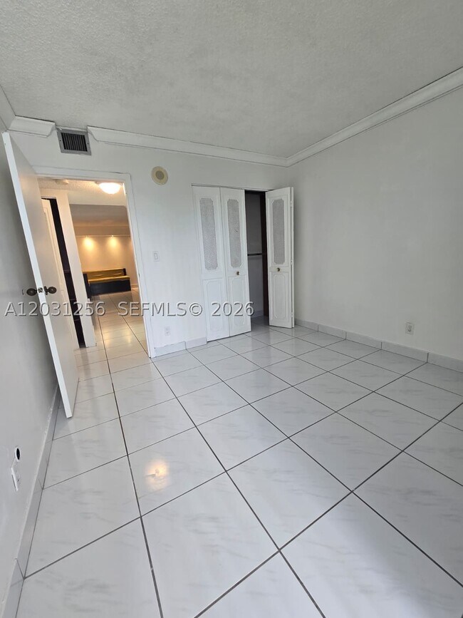 Building Photo - 16909 N Bay Rd
