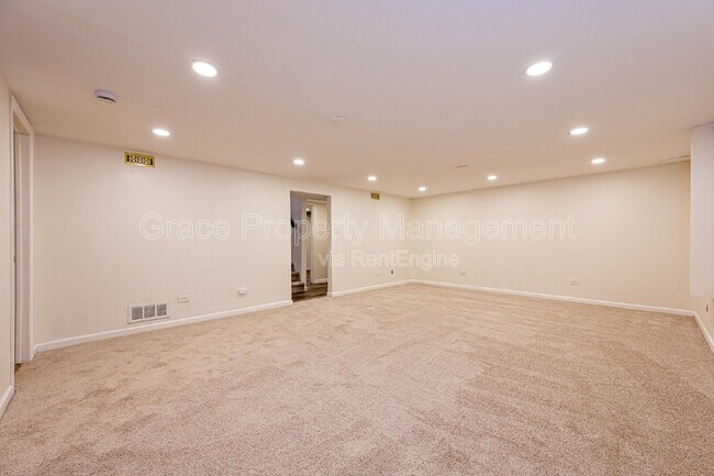 Building Photo - 270 Beryl Way