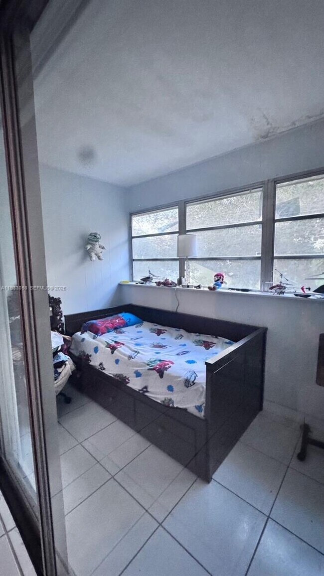 Building Photo - 8325 SW 137th Ave