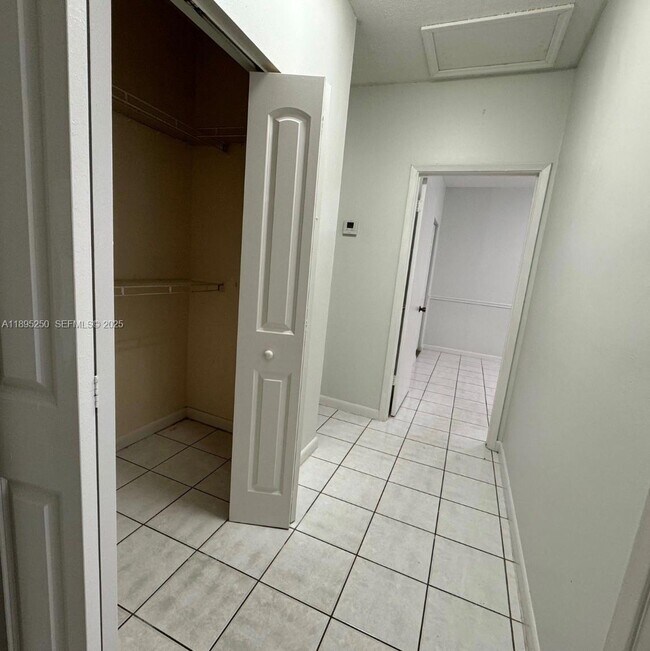 Building Photo - 11611 NW 57th Ct