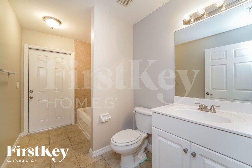 Building Photo - 1570 Waldorf Dr