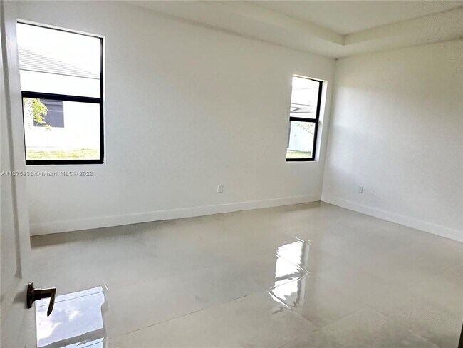 Building Photo - 14580 SW 22nd St