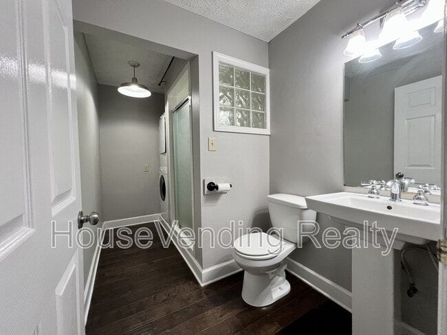 Building Photo - 9735 Hawkdale Ln