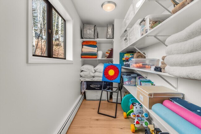 Building Photo - 262 Eastwood Rd