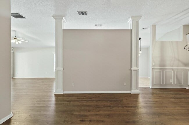 Building Photo - 1727 Canopy Oaks Dr