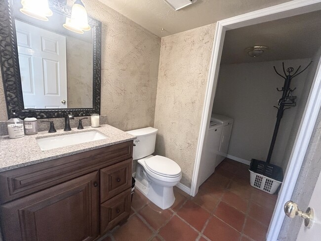 Building Photo - 1094 Gravel Hills Dr