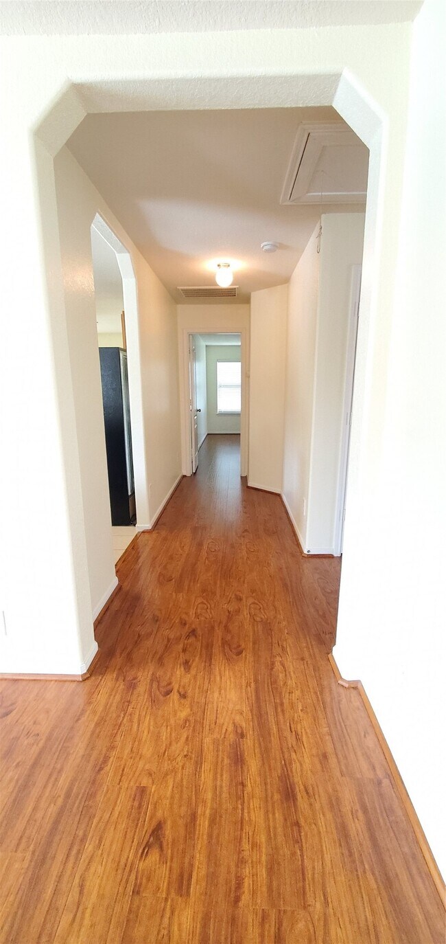 Building Photo - 15215 Benson Landing Dr