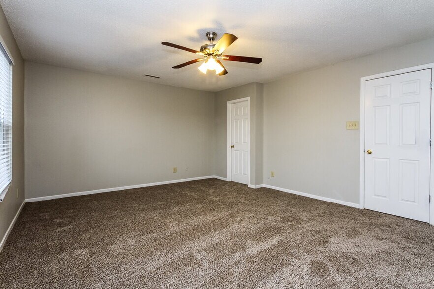 Building Photo - 8551 Bluff Point Dr
