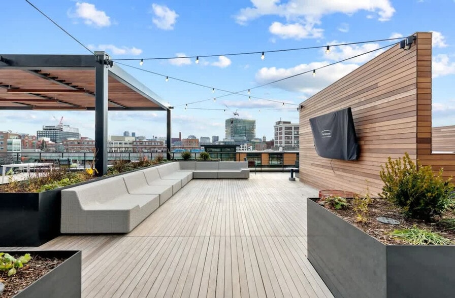 Building Photo - 151 North First Street-SI ID1252113P