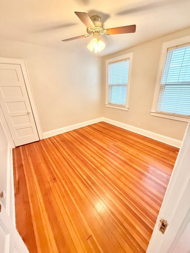 Building Photo - **BEST DEAL**Ghent -2 Bedroom condo 2nd Fl...
