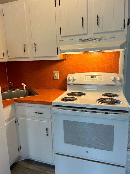 Building Photo - 42 E Pine St