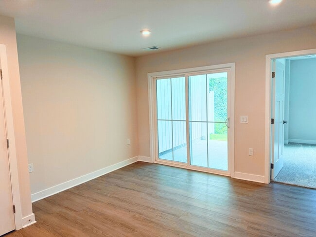 Building Photo - 118 Rhodell Ln