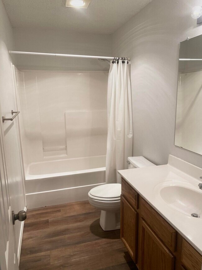 Building Photo - 508 N Juneau Ave