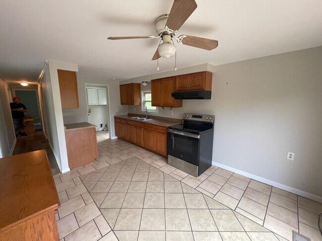 Building Photo - 713 Bair Rd