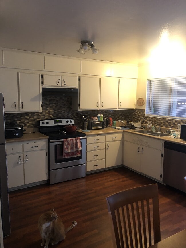 Building Photo - 243 Espanas Glen