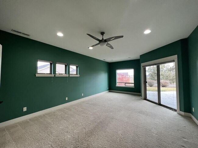 Building Photo - 2360 NW 19th St