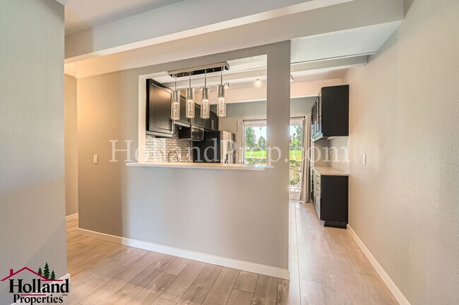 Building Photo - Charming Home Near Parks and Trails in Por...