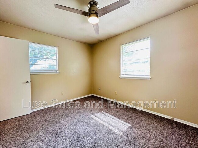 Building Photo - 4313 Epperly Dr