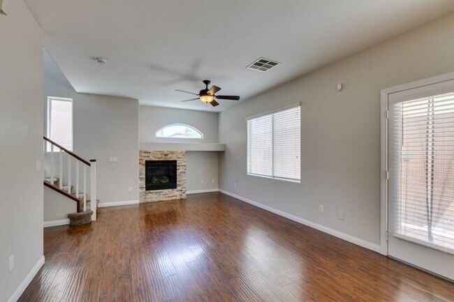 Building Photo - Beautiful 3 Bed / 3 Bath Home in Skyridge Community