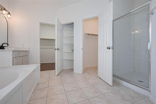 Building Photo - 15603 Mustang Island Dr