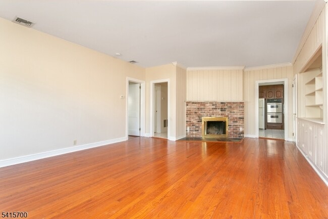 Building Photo - 27 Ashwood Ave