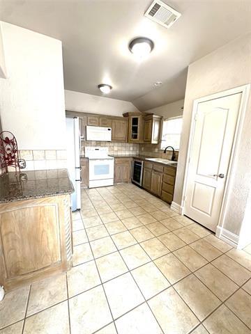 Building Photo - 1105 Shadybrook Ln