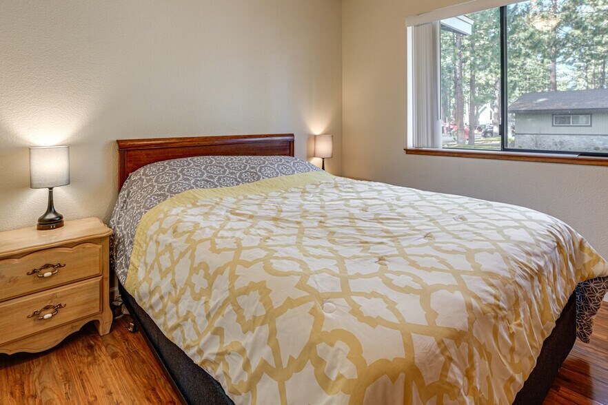 Building Photo - 2634 Pinter Ave