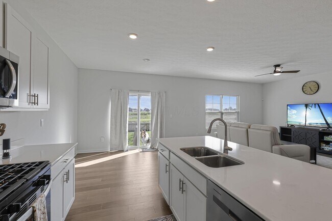 Building Photo - 758 Leslie Dr