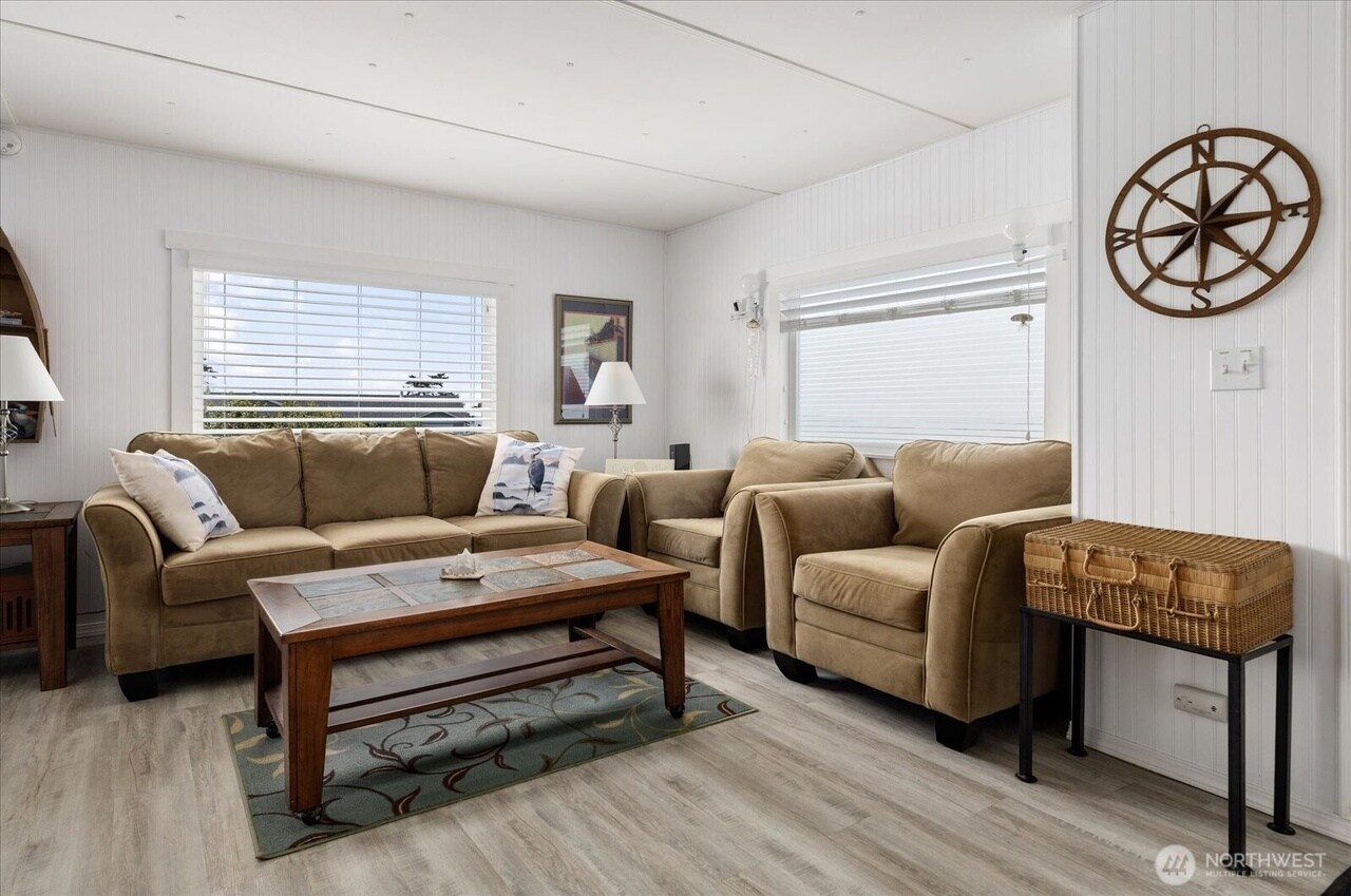 Living area - 2552 La Verde St