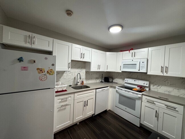 Primary Photo - 261 Union St