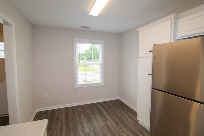 Building Photo - 432 Andover Dr