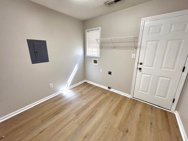 Building Photo - 124 Railroad Ridge Rd