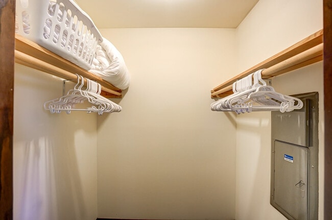 Building Photo - 3914 S Tara Hill Dr