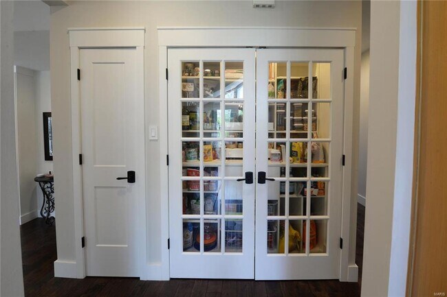 Building Photo - 1306 S Geyer Rd