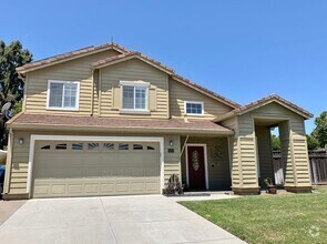 Building Photo - 4 Bedroom Home with Pool in Hollister