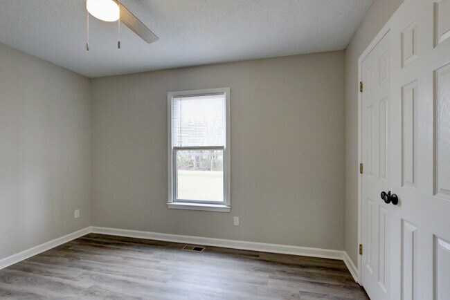 Building Photo - 2481 Clarksville Rd