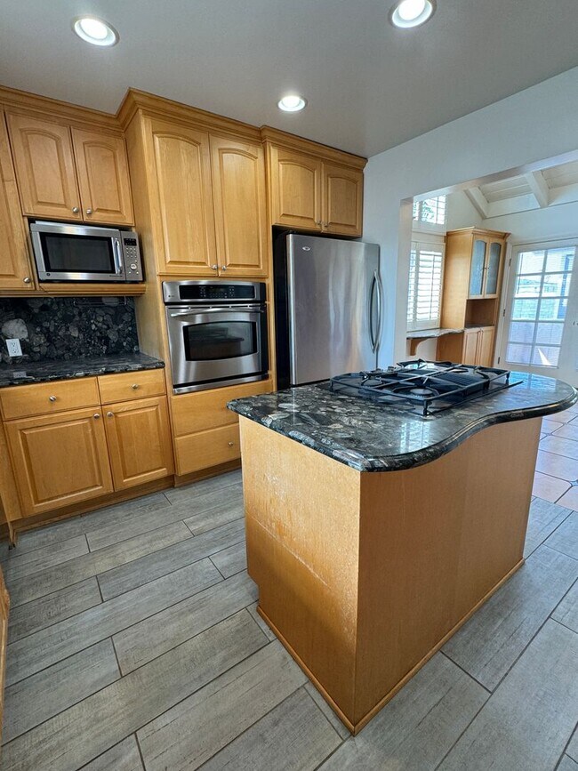 Building Photo - Wonderful Family Home in Mandalay Shores –...