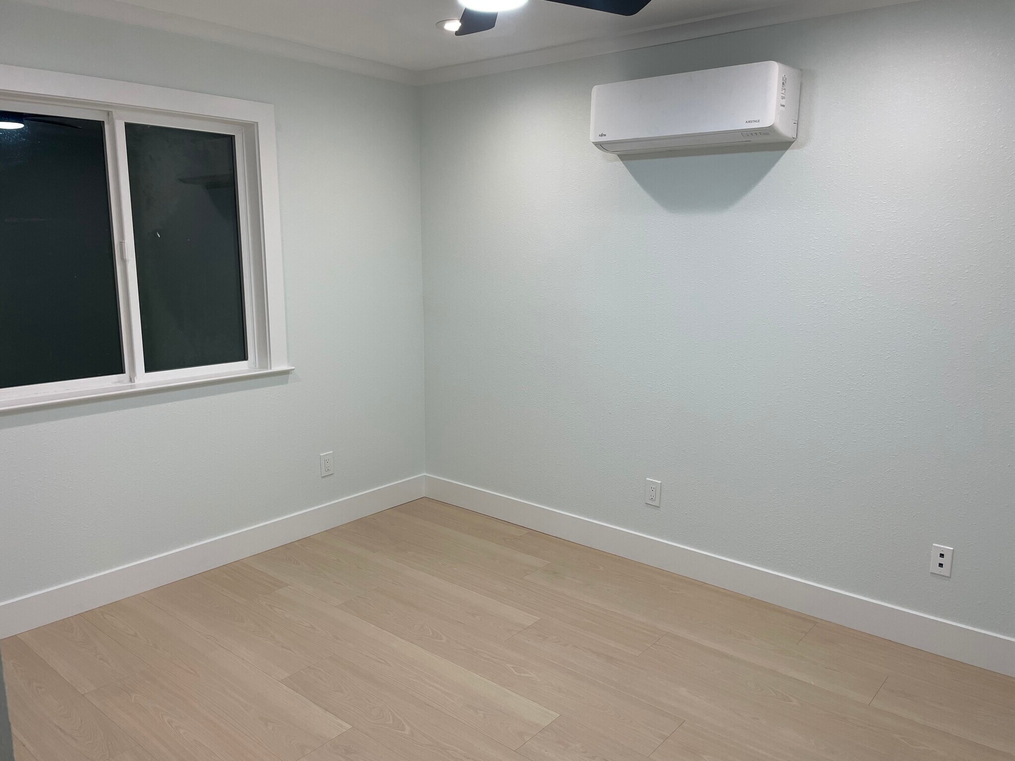 Building Photo - 1279 Las Palmas Dr