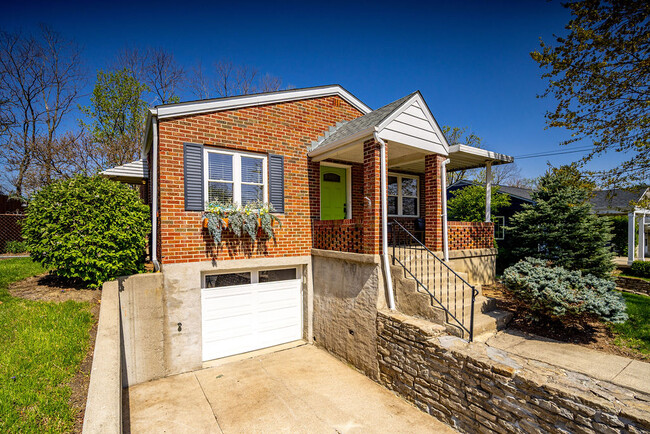 Building Photo - 1128 Exter Dr