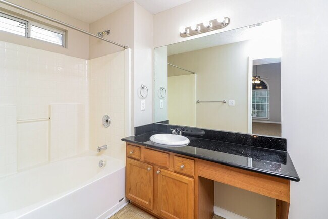 Building Photo - 2669 Lake Park Bend