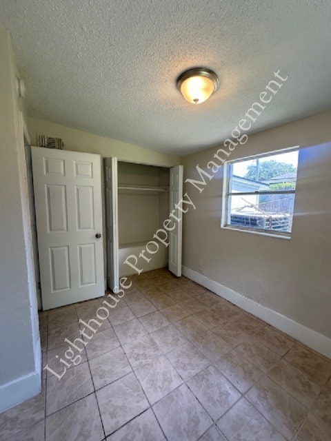 Building Photo - Bright 4 Bedroom Home With Tile Flooring Throughout
