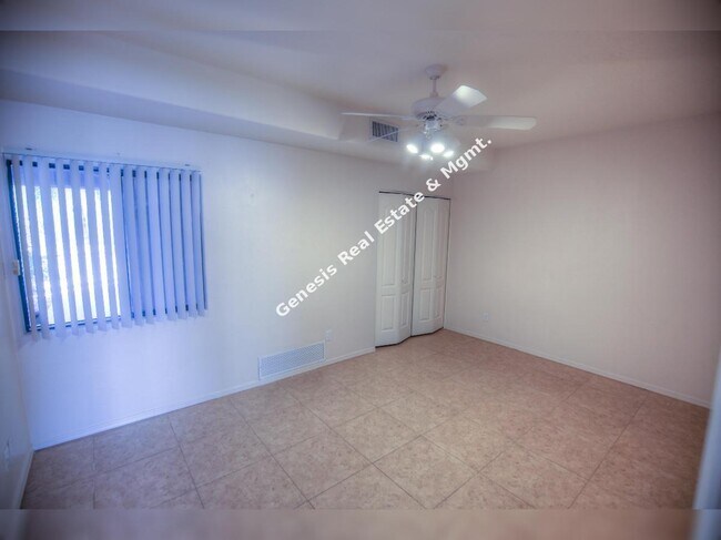 Building Photo - Charming 2-Bedroom Townhouse with Scenic Views & Cozy Fireplace in Tucson!
