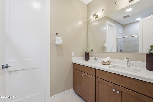 Building Photo - 850 N 8th Ave