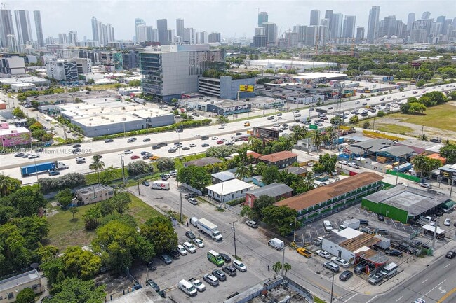 Primary Photo - 666 NW 28th St