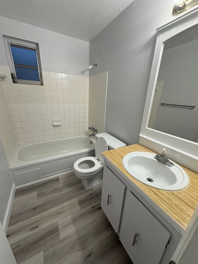 Building Photo - Great 2 large Bedrooms and 2 bath Beauty! Wonderful location. Call Sheila 407-687-7900