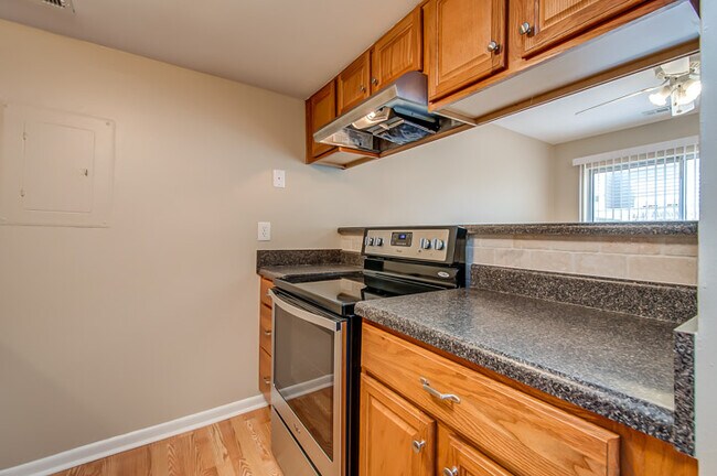 Kitchen - 406 Granville Rd