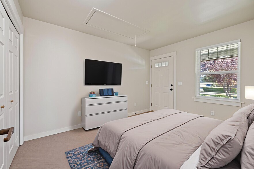 3rd Bedroom/Office - 306 S Main St