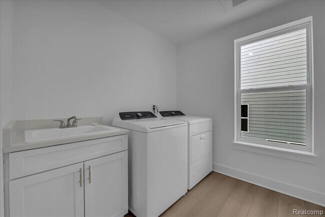 Building Photo - 10790 Barrett